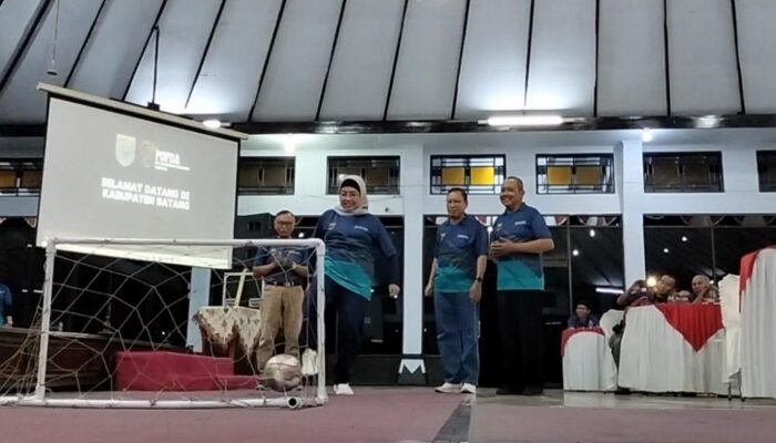 Pembukaan Popda, Pj. Bupati Batang Tandai dengan Tendang Bola
