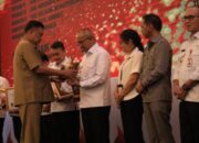 Luar Biasa Prestasi Gemilang Asripan Nani Wali Kota Kotamobagu Terima Penghargaan