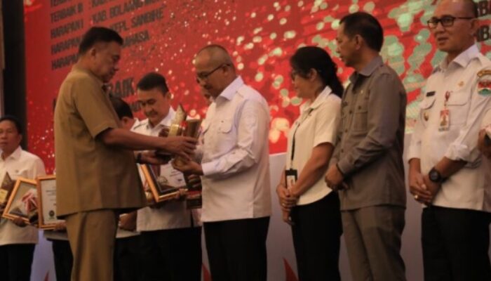 Luar Biasa Prestasi Gemilang Asripan Nani Wali Kota Kotamobagu Terima Penghargaan