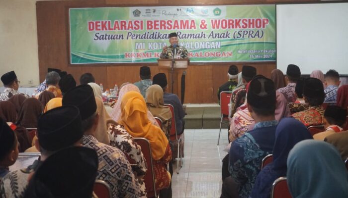 42 MI di Kota Pekalongan Serentak Deklarasikan SRA Guna Pemenuhan Hak Anak