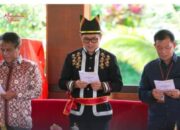 Lestarikan Budaya dan Kearifan Lokal, Bupati Joune Ganda Lantik Lembaga Adat PNNT