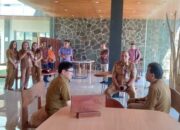 Wali Kota Manado Andrei Angouw Kunjungi Sentra IKM Kayu Bulan Malalayang