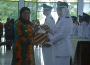Pj. Bupati Batang Serahkan SK Perpanjangan Masa Jabatan Kades