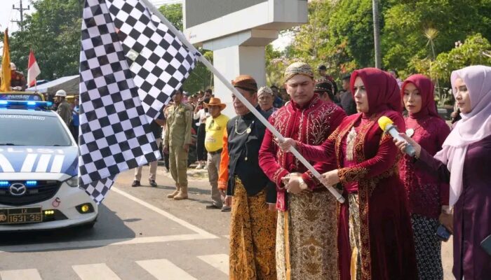 Peringati Hari Jadi ke 402, Pemkab Pekalongan Gelar Kirab Mobil Hias