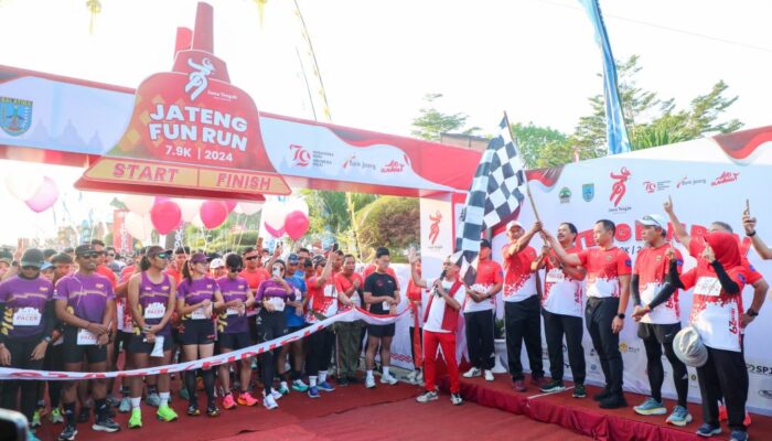 Meriah..!! Pemprov Jateng Gelar “Jateng Fun Run 7,9 Km”