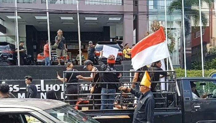 Ormas Adat Brigade Nusa Utara Indonesia (BNUI) Gelar Aksi Demo Di Hotel Swissbell Manado