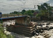 Bencana Alam Melanda Batang: Jembatan Ambrol dan Rumah Warga Hanyut