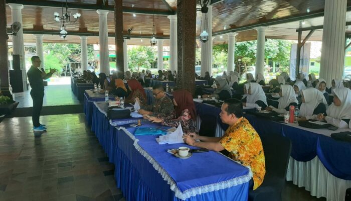 Pemkab Rembang Gelar Seminar Tumbuhkan Semangat Wirausaha bagi Pelajar Putri