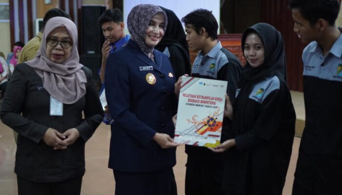 Selesai Ikuti Pelatihan, Ratusan Warga Pekalongan Siap Berdaya Saing