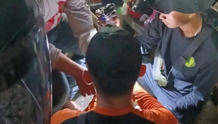 Perahu Terbalik di Pantai Sunter, Satu Pemancing Asal Batang Hilan